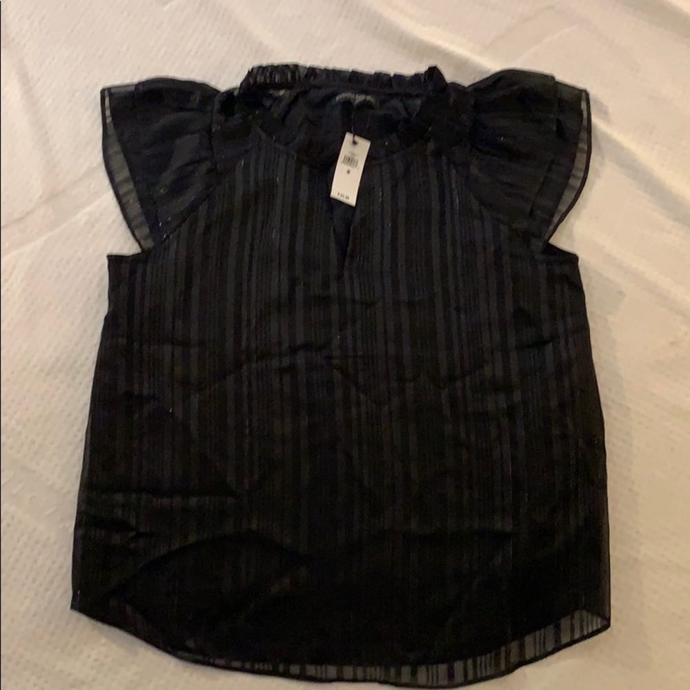 *NWT* Black capped sleeve top